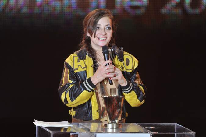 En février 2012, à l'âge de 55 ans Catherine Ringer reçoit le prix Artiste féminine de l’année aux Victoires de la Musique 2012.
