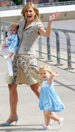 Elle a deux sœurs, la première est la princesses Alexia, née en 2005. La princesse Catharina-Amalia a alors 2 ans. 