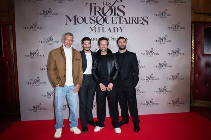 Pio Marmaï, Vincent Cassel, Romain Duris et François Civil assistent à la première du film  Les Trois Mousquetaires : Milady. 