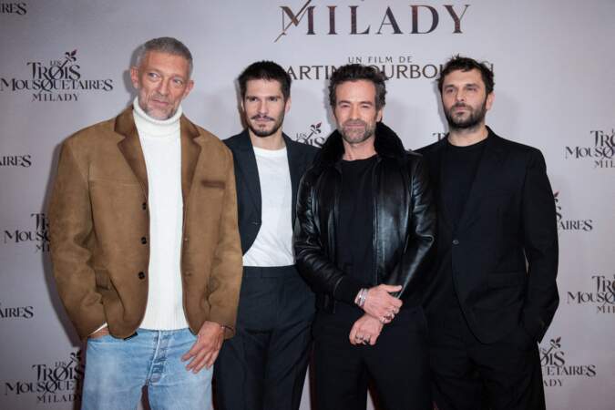 Pio Marmaï, Vincent Cassel, Romain Duris et François Civil assistent à la première du film Les Trois Mousquetaires : Milady.