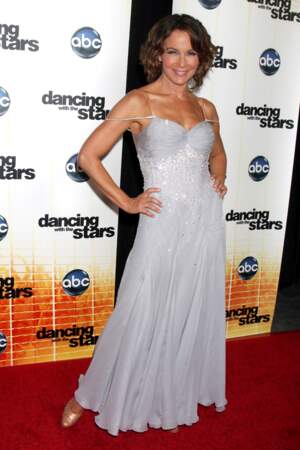 Jennifer Grey remporte la saison 11 de Dancing with the Stars en 2010. Elle devient à 50 ans la gagnante la plus âgée de l'émission à cette époque.