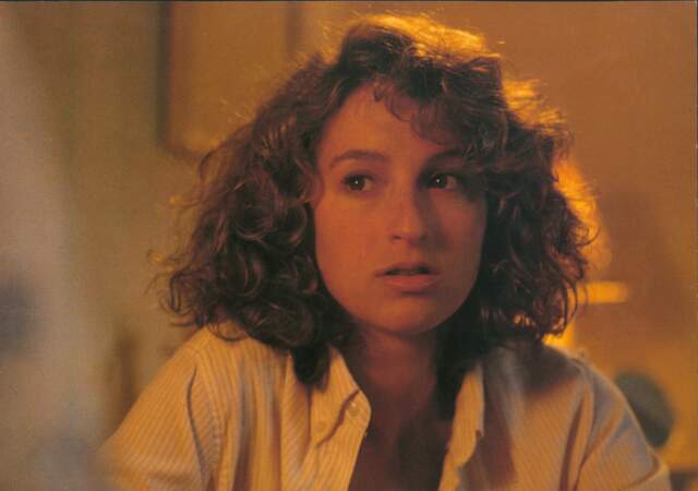 En 1987, Jennifer Grey a 27 ans quand elle devient célèbre pour son rôle de Frances Baby Houseman dans Dirty Dancing. 