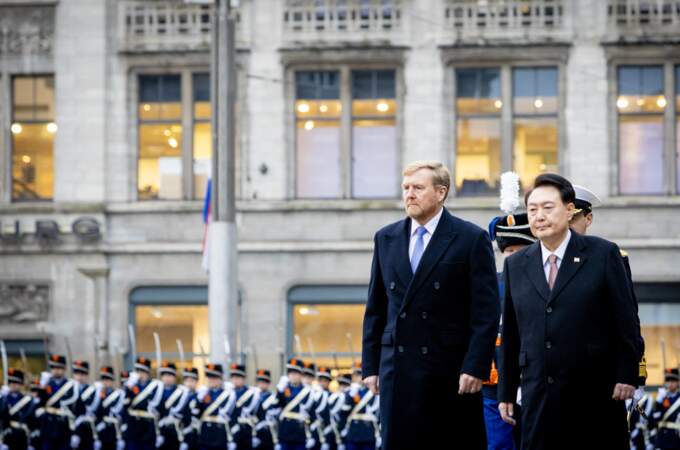 Le roi Willem-Alexander des Pays-Bas et Yoon Suk-Yeol, le président de Corée du Sud.