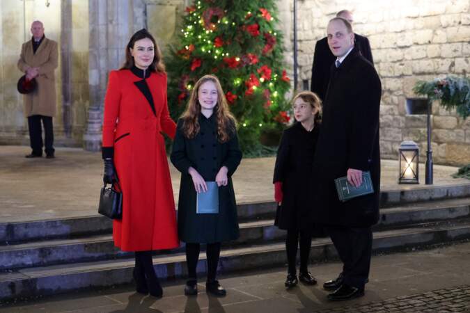 D'autres invités sont présents au traditionnel concert de Noël "Together At Christmas" à l'abbaye de Westminster à Londres. C'est le cas de Sophie Winkleman, du Lord Frederick Windsor et de leurs deux enfants