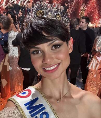Ce samedi 16 décembre, Eve Gilles, Miss Nord-Pas-de-Calais, est devenue Miss France 2024