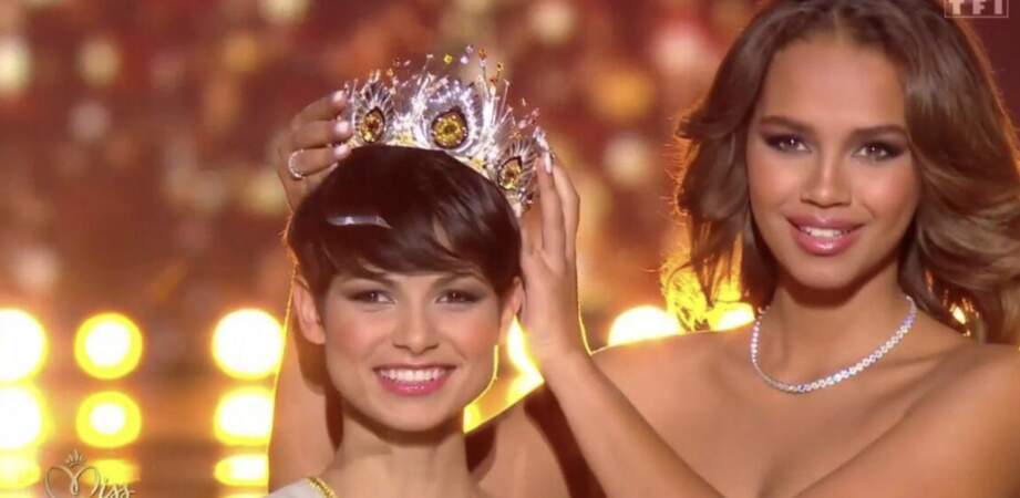 Indira Ampiot, Miss France 2023, remet la couronne à Eve Gilles