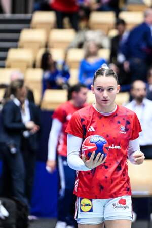 Lena GRANDVEAU (France) avant le match de la finale du Championnat du monde féminin de handball de l'IHF entre la France et la Norvège.