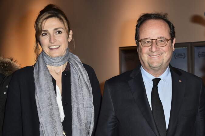 Julie Gayet entame une histoire d'amour avec le Président de la République d'alors, François Hollande, en 2012. Mais ce n'est qu'en 2014 qu'elle est rendue publique suite à des clichés publiés dans la presse. Le 4 juin 2022, le couple se marie. 
