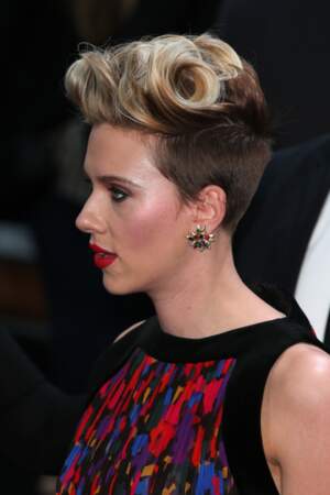 C'est en 2015 que Scarlett Johansson apparaît pour la première fois avec ses cheveux coupés très courts.
