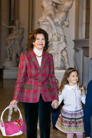 La reine Silvia et la princesse Adrienne au château de Stockholm.