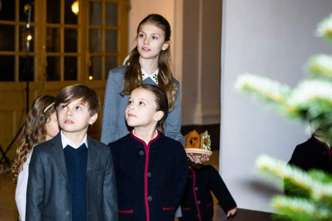 La princesse Leonore, le prince Julian, le prince Alexander, la princesse Adrienne, la princesse Estelle, le prince Oscar, le prince Nicolas et le prince Gabriel au château de Stockholm.