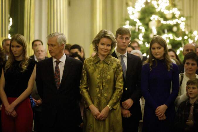 Le Prince Emmanuel, la Reine Mathilde de Belgique, le Roi Philippe, la Princesse héritière Elisabeth et la Princesse Eléonore posent pour le photographe lors d'une réception royale pour les citoyens au Palais Royal.