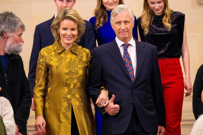 Le Roi Philippe, Filip de Belgique et la Reine Mathilde lors d'une photo de famille, prise à l'occasion de la Réception de Noël au Palais Royal.