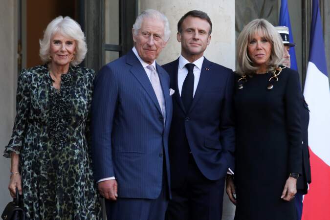 Le 21 septembre 2023, le roi Charles III est reçu à l'Élysée par le président de la République Emmanuel Macron et sa femme Brigitte Macron 