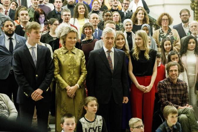 Le Prince Emmanuel, la Reine Mathilde de Belgique, le Roi Philippe,  la Princesse héritière Elisabeth et la Princesse Eléonore photographiés lors d'une réception royale pour les citoyens au Palais Royal de Bruxelles, mardi 19 décembre 2023.