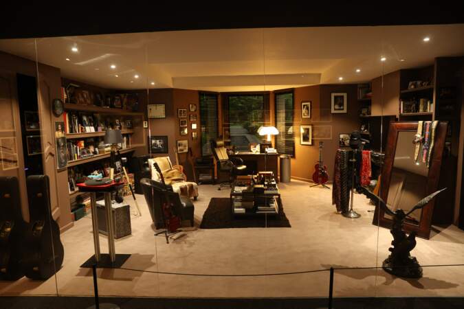 Vous pouvez également y découvrir une reproduction du bureau de Johnny Hallyday à Marnes-la-Coquette