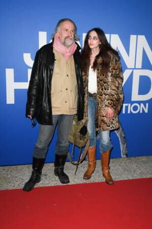 Inauguration de l'exposition Johnny Hallyday à Paris : Simon Liberati et son amie.