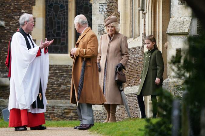 Messe du matin de Noël : le roi Charles III d'Angleterre, Camilla Parker Bowles, reine consort d'Angleterre et la princesse Charlotte.