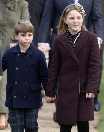 Mia Tindall et le prince Louis de Galles main dans la main à Sandringham.