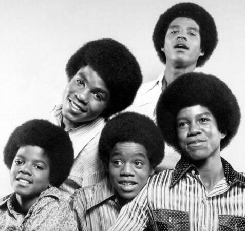 Michael Jackson commence sa carrière musicale au sein des Jackson Five.
Il est alors âgé de onze ans et il est la vedette du groupe.