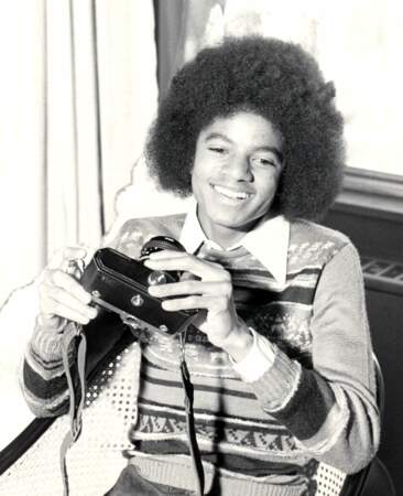 Michael Jackson est le huitième d'une famille de dix enfants. 
À l'âge de six ans il commence à s'intéresser fortement à la musique et il chante régulièrement avec ses frères.