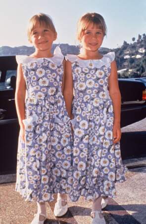 De 1987 à 1995, les célèbres jumelles Mary-Kate et Ashley Olsen donnaient rendez-vous chaque jour aux téléspectateurs de la sitcom à succès La fête à la maison. 
Sur cette photo prise en 1993, elles ont 7 ans.