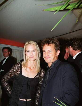Sean Penn et Robin Wright finissent par divorcer en 2010.