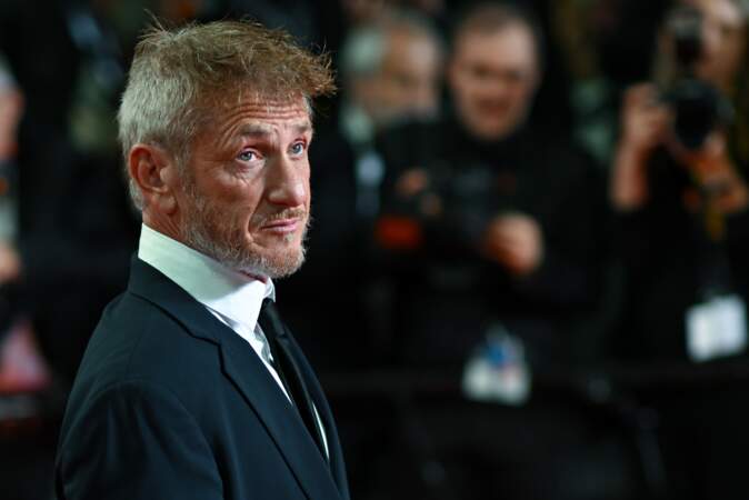 En 2021, Sean Penn est âgé de 61 ans et il revient pour la troisième fois en compétition au Festival de Cannes en tant que réalisateur avec le film "Flag Day".