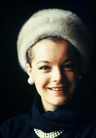 En 1977, elle est nommée au César de la meilleure actrice pour son rôle dans Une femme à sa fenêtre. Elle a 39 ans