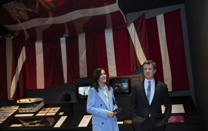 Le prince Frederik et la princesse Mary de Danemark visitent le musée de l'histoire nationale à Riga en 2018.