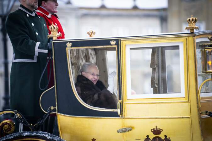 Pour rappel, la reine Margrethe II a annoncé lors de son allocution de fin d'année qu'elle quitterait ses fonctions de reine du Danemark