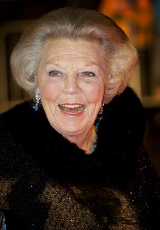 Beatrix, reine des Pays-Bas depuis 1980, a renoncé au trône à 75 ans le 30 avril 2013, cédant la place à son fils Willem-Alexander. 