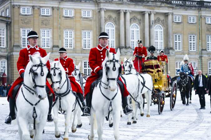 À l'occasion de la dernière réception de Nouvel An de son règne, la reine Margrethe II du Danemark est arrivée en grande pompe