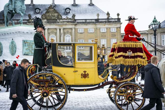 En effet, elle est arrivée au palais de Copenhague en carrosse doré, accompagnée de nombreux cavaliers