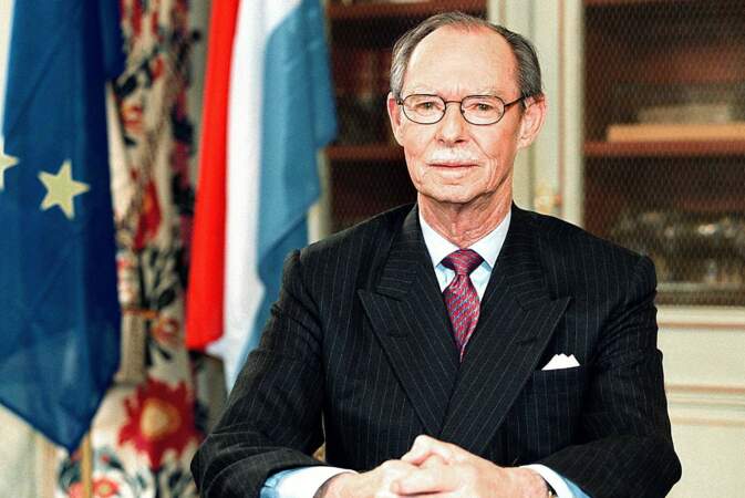 Au Luxembourg, le grand-duc Jean, décédé en 2019, a abdiqué en 2000 en faveur de son fils Henri.