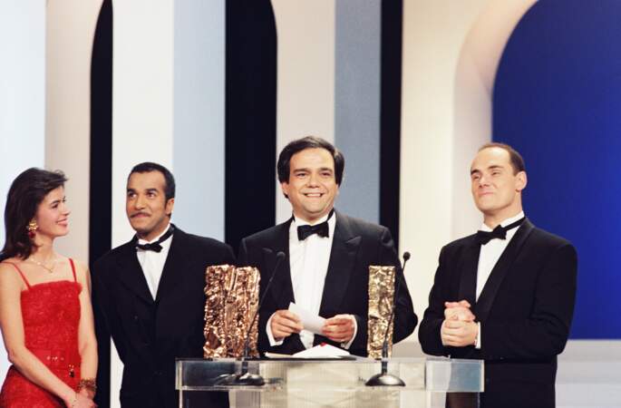 En 1996, Didier Bourdon et ses acolytes obtiennent le César de la meilleure première œuvre avec leur film Les trois frères. Il a 37 ans
