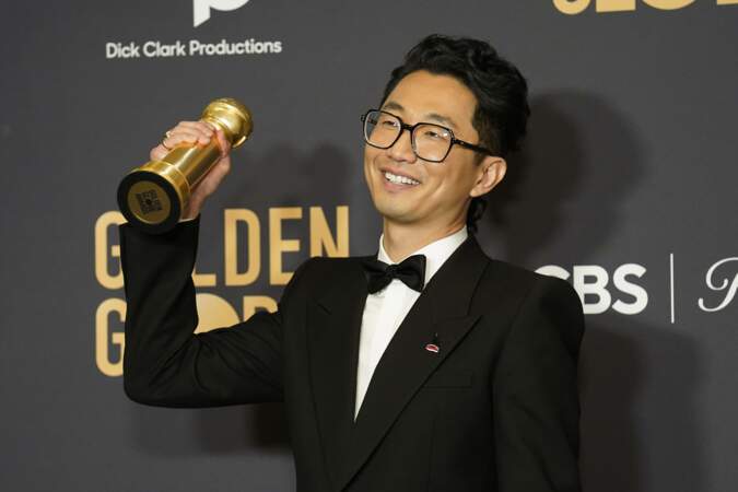 Golden Globes Awards 2024 - Lee Sung Jin remporte le Golden Globes de la meilleure mini-série ou meilleur téléfilm avec Acharnés