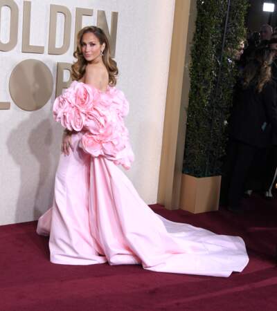 Jennifer Lopez en Nicole + Felicia Couture aux Golden Globes 2024