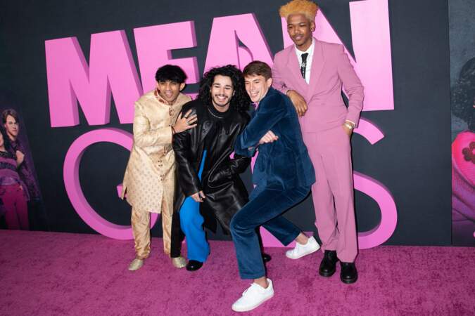 Mahi Alam, John El-Jor, Brian Altemus, Jordan Gallimore lors de la première mondiale de Mean Girls à New York City le 8 janvier 2024.