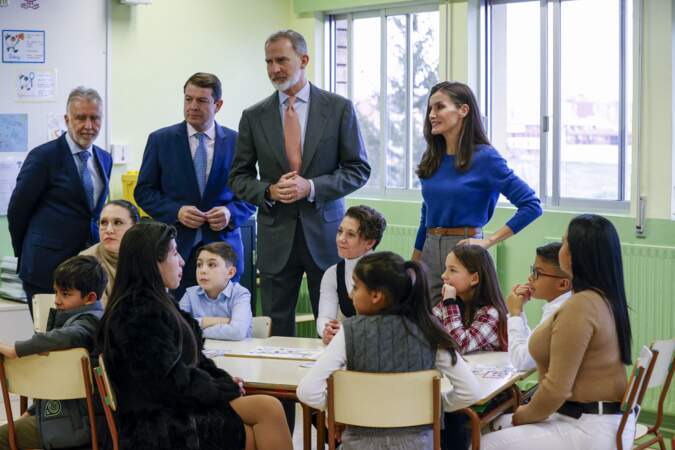 Letizia et Felipe d'Espagne lors de leur visite officielle de l'école Gumersindo de Azcárate à Madrid