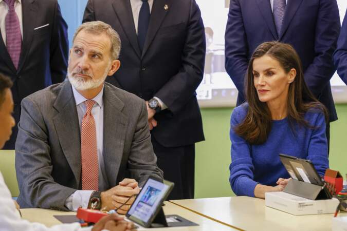 Letizia et Felipe d'Espagne lors de leur visite officielle de l'école Gumersindo de Azcárate à Madrid