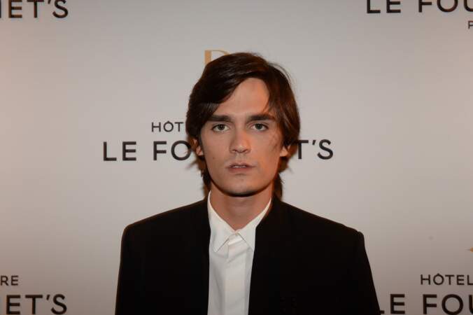 Alain-Fabien Delon participe à la soirée d'inauguration de l'Hôtel Fouquet's Barrière à Paris le 14 septembre 2017. Il a 23 ans.