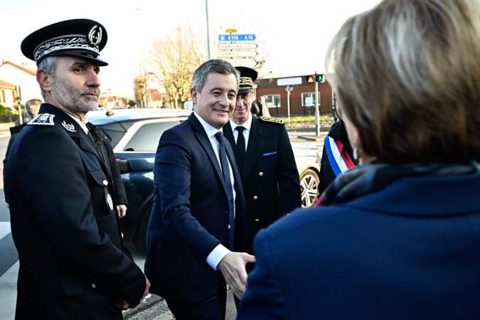 Gérald Darmanin salue également les équipes du commissariat de Police Nationale d'Ermont-Eaubonne.