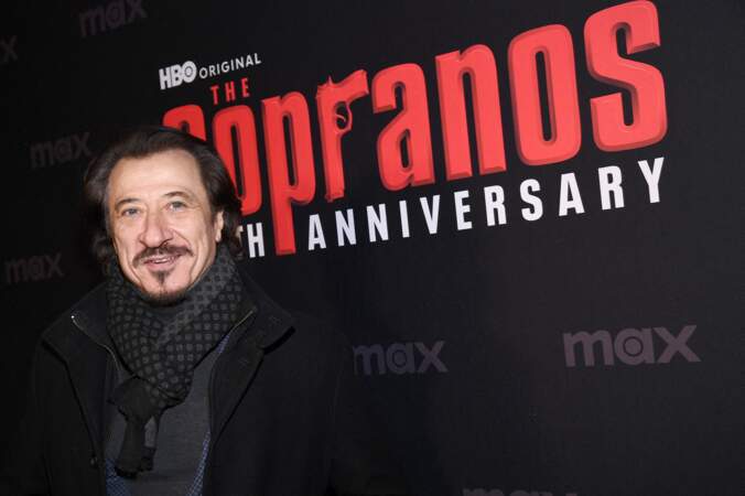 Federico Castelluccio (Furio Giunta) assiste à la célébration du 25e anniversaire des Sopranos.