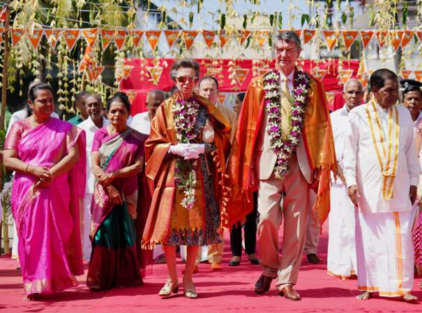 Le couple royal lors d'une visite au temple hindou Vajira Pillayar Kovil à Colombo