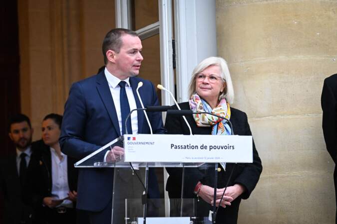 Olivier Dussopt quitte donc ses fonctions de ministre du Travail. Catherine Vautrin récupère ainsi le portefeuille de la Santé qui avait été confié à Agnès Firmin Le Bodo.