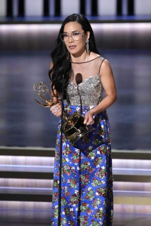 75e cérémonie des Emmy Awards, le 15 janvier 2024 au au Peacock Theater de Los Angeles : Ali Wong reçoit le prix de l'actrice principale exceptionnelle dans une série ou un film limité ou d'anthologie 