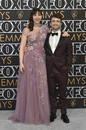 75e cérémonie des Emmy Awards, le 15 janvier 2024 au au Peacock Theater de Los Angeles : Erin Darke et Daniel Radcliffe