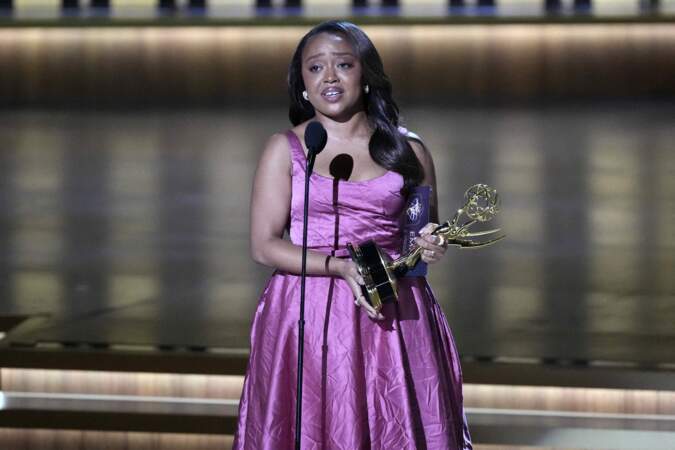 75e cérémonie des Emmy Awards, le 15 janvier 2024 au au Peacock Theater de Los Angeles : Quinta Brunson reçoit le prix de l'actrice principale exceptionnelle dans une série comique