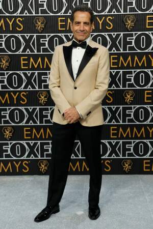 75e cérémonie des Emmy Awards, le 15 janvier 2024 au au Peacock Theater de Los Angeles : Tony Shalhoub 